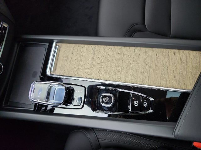 New 2027 Volvo XC60 T8 Plus AWD/4WD image 34