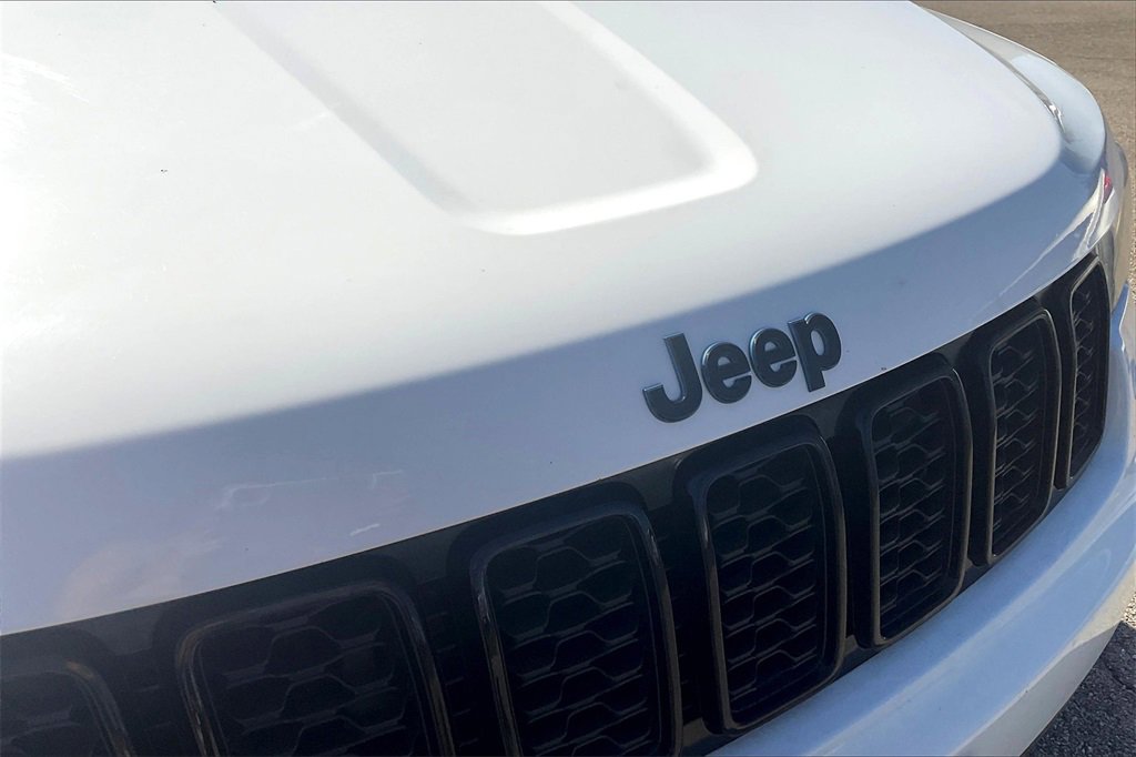 Used 2019 Jeep Grand Cherokee Laredo image 29