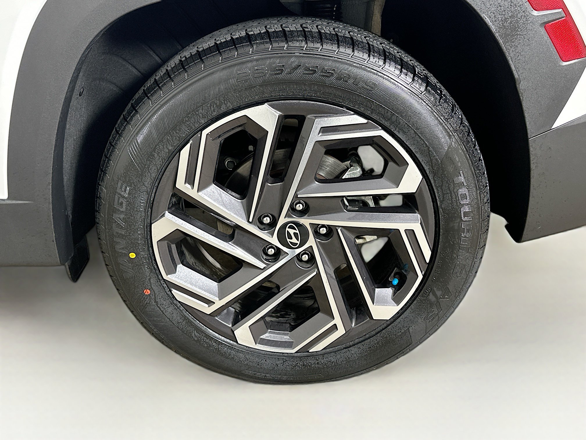 Used 2025 Hyundai Tucson Limited FWD image 11