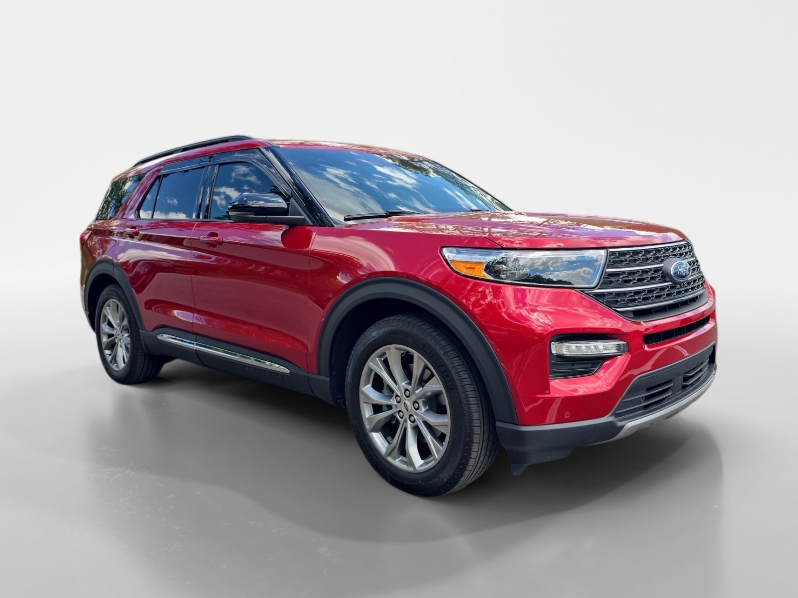 Used 2024 Ford Explorer XLT w/ Equipment Group 202A RWD image 7