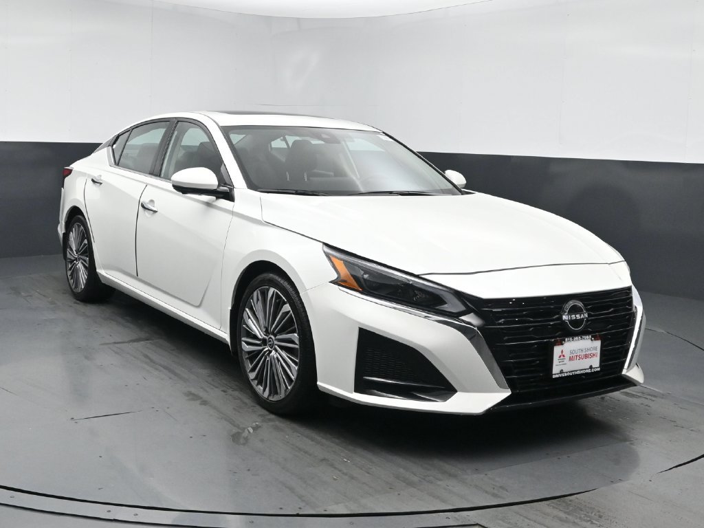 Used 2024 Nissan Altima 2.5 SL FWD image 2