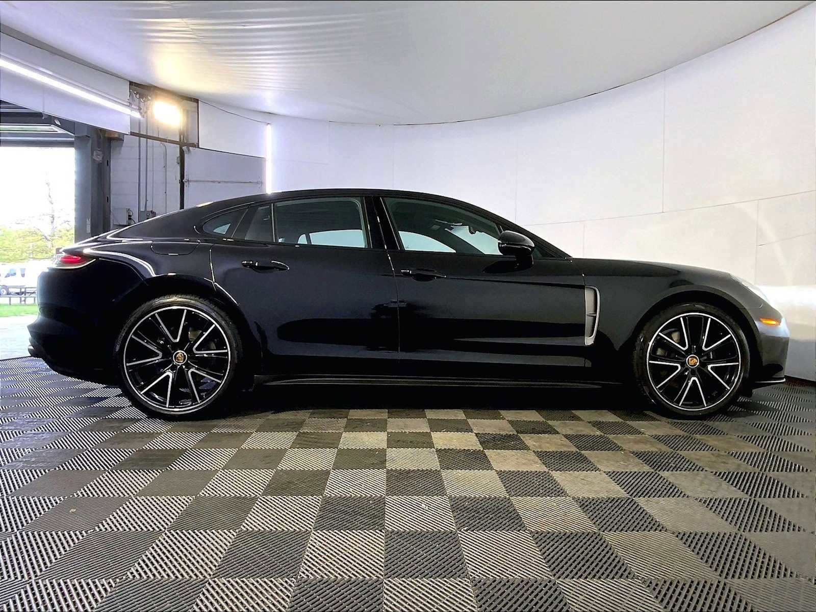 Certified 2023 Porsche Panamera 4 Platinum Edition AWD/4WD image 8