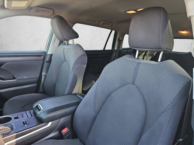 Used 2022 Toyota Highlander L FWD image 13