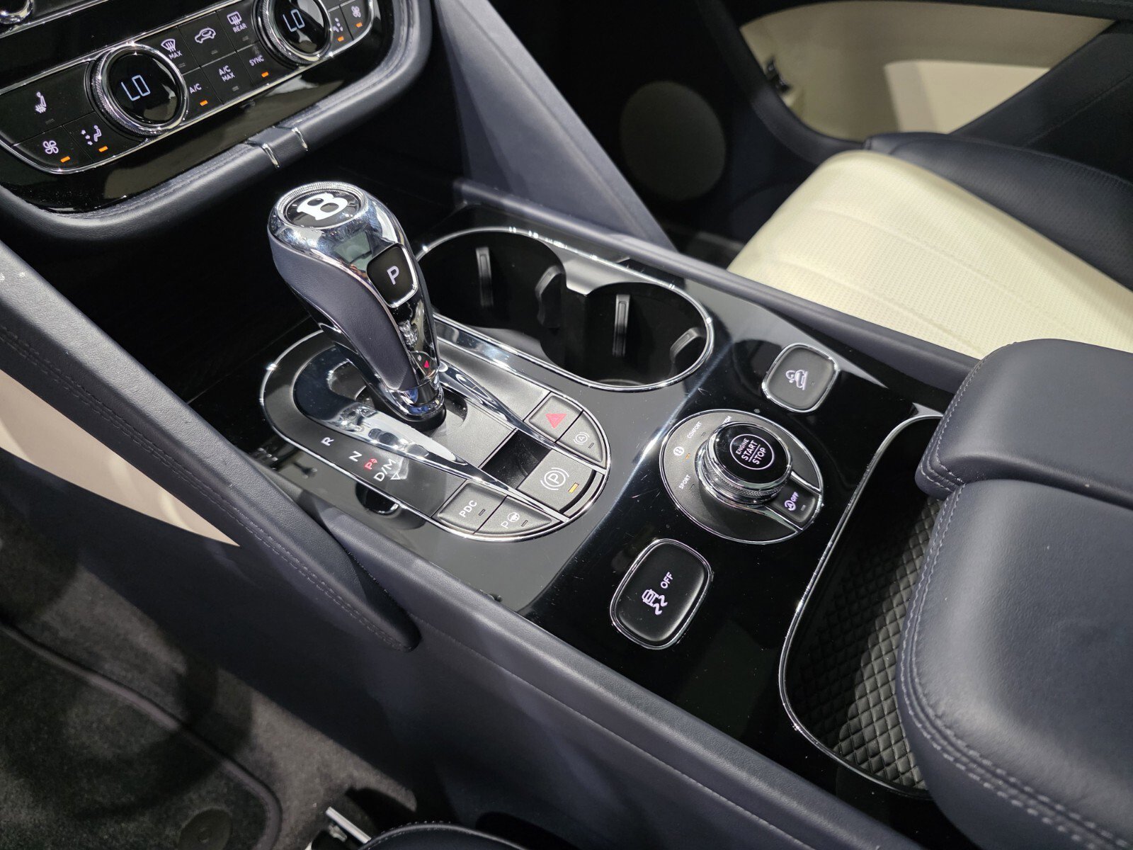 Used 2021 Bentley Bentayga image 20