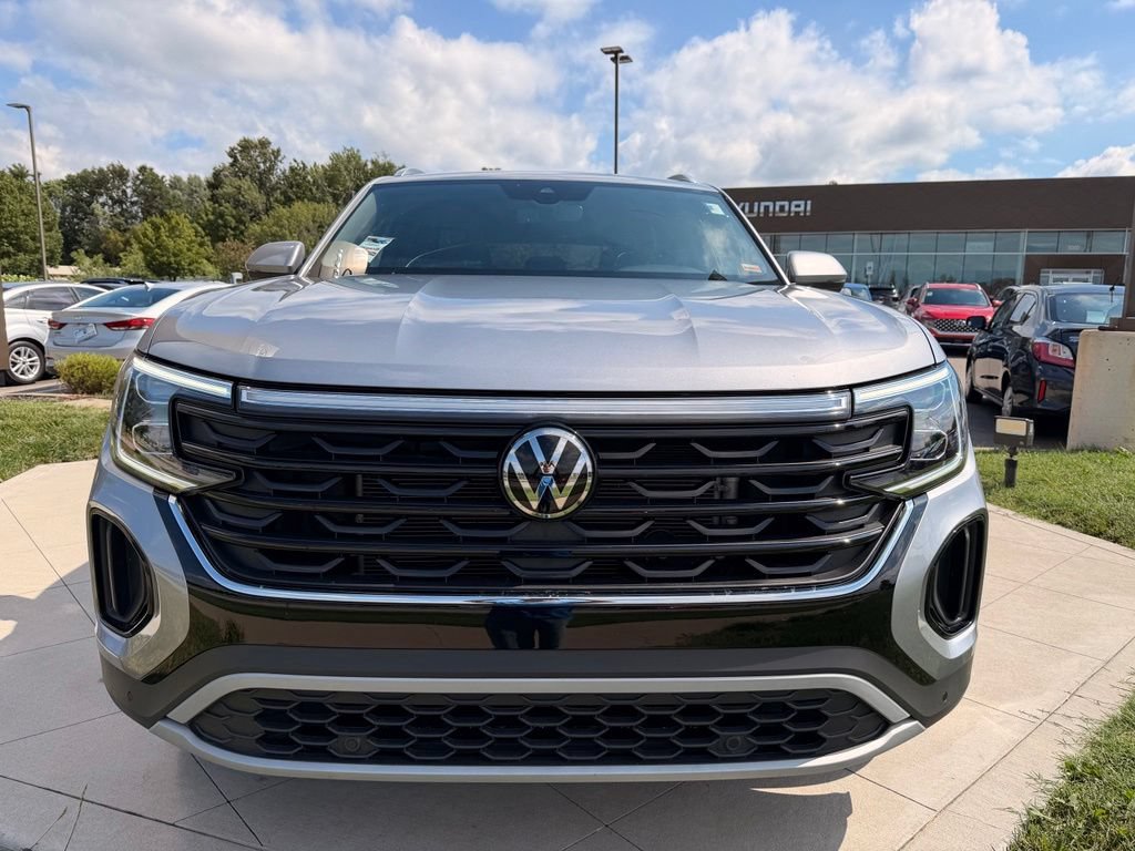 Used 2024 Volkswagen Atlas Cross Sport SE AWD/4WD image 13