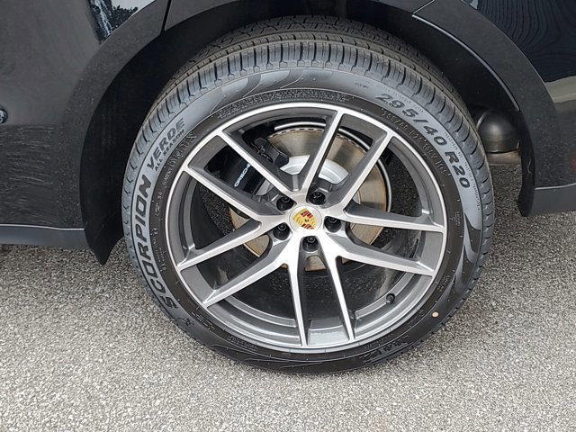 Used 2025 Porsche Macan image 12
