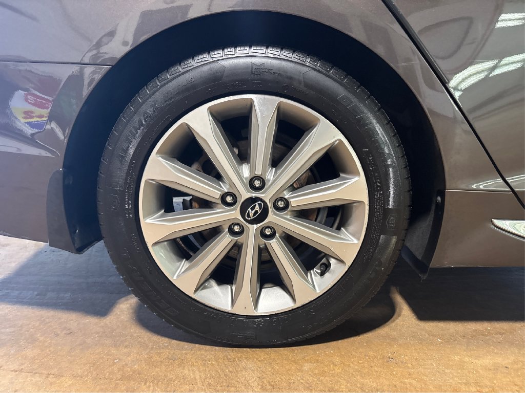 Used 2017 Hyundai Sonata Limited w/ Ultimate Package 04 FWD image 18