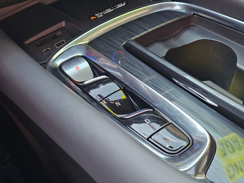 Used 2023 Buick Enclave Essence image 42