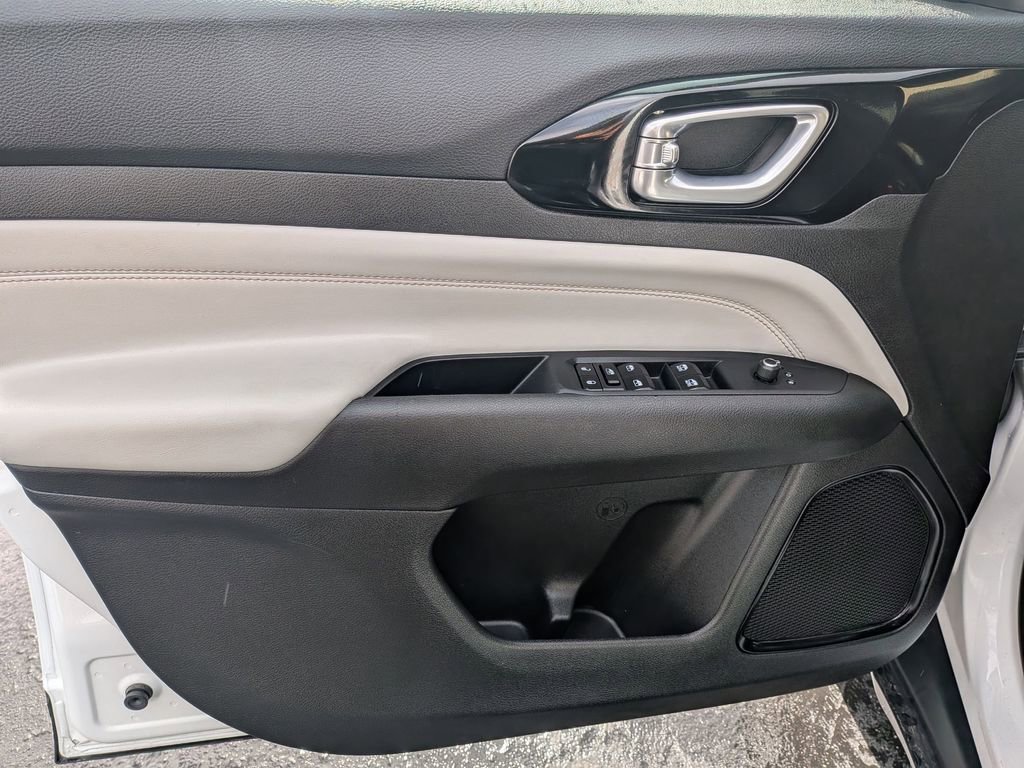 Used 2025 Jeep Compass Limited image 11