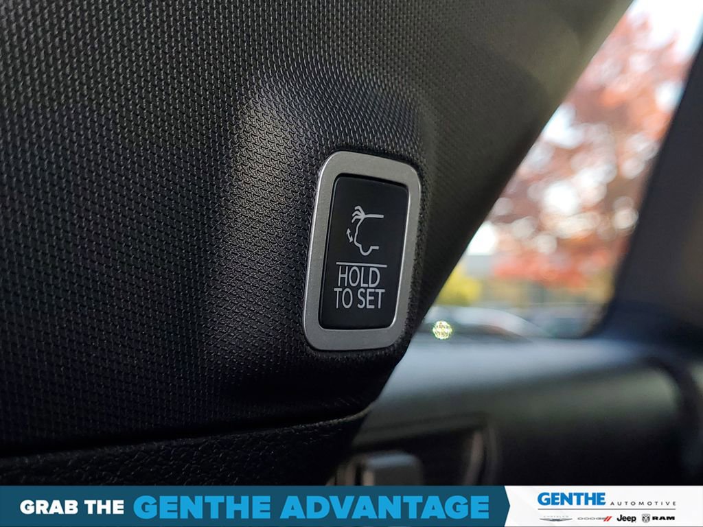 Certified 2024 Jeep Grand Cherokee Limited image 31