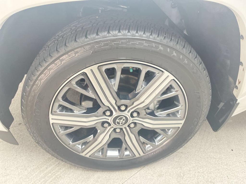 Used 2023 Toyota Sequoia Capstone AWD/4WD image 14