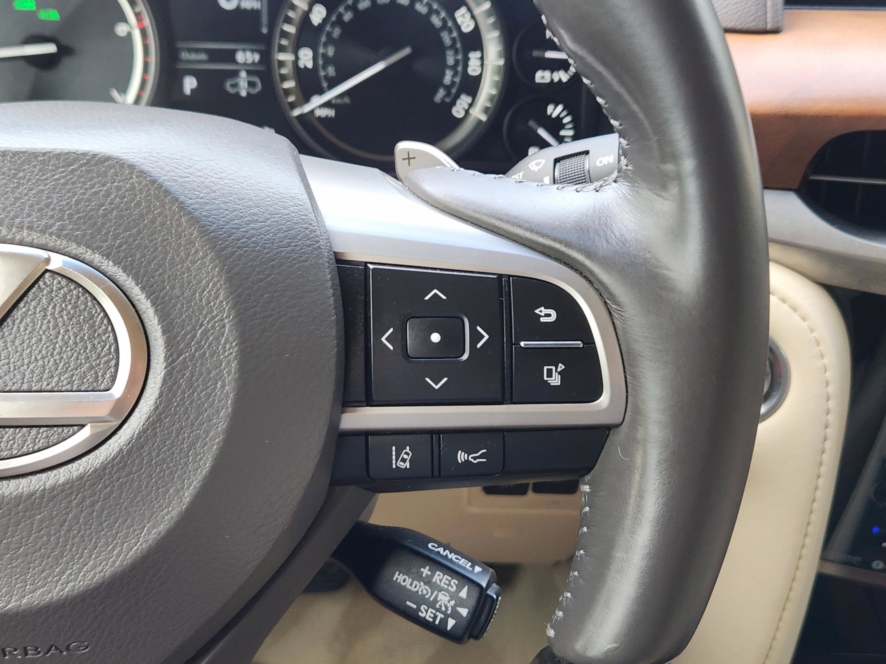 Used 2020 Lexus LX 570 4WD w/ Luxury Package image 13