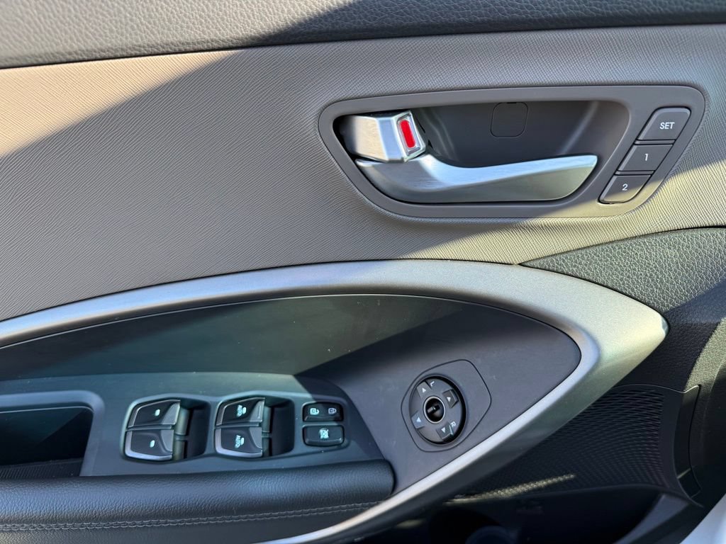 Used 2019 Hyundai Santa Fe XL AWD/4WD image 18