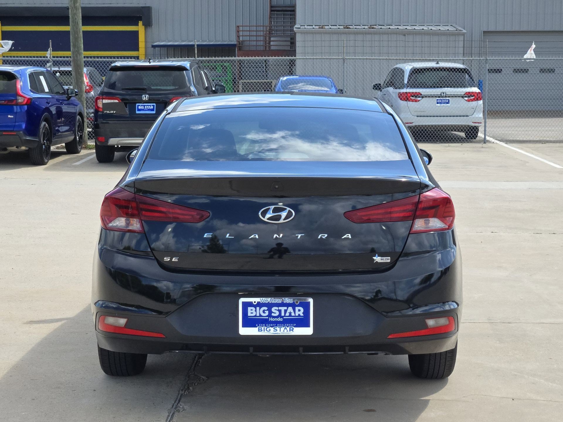 Used 2019 Hyundai Elantra SE FWD image 5