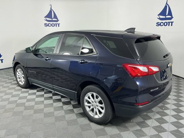 Used 2020 Chevrolet Equinox LS w/ LS Convenience Package FWD image 4