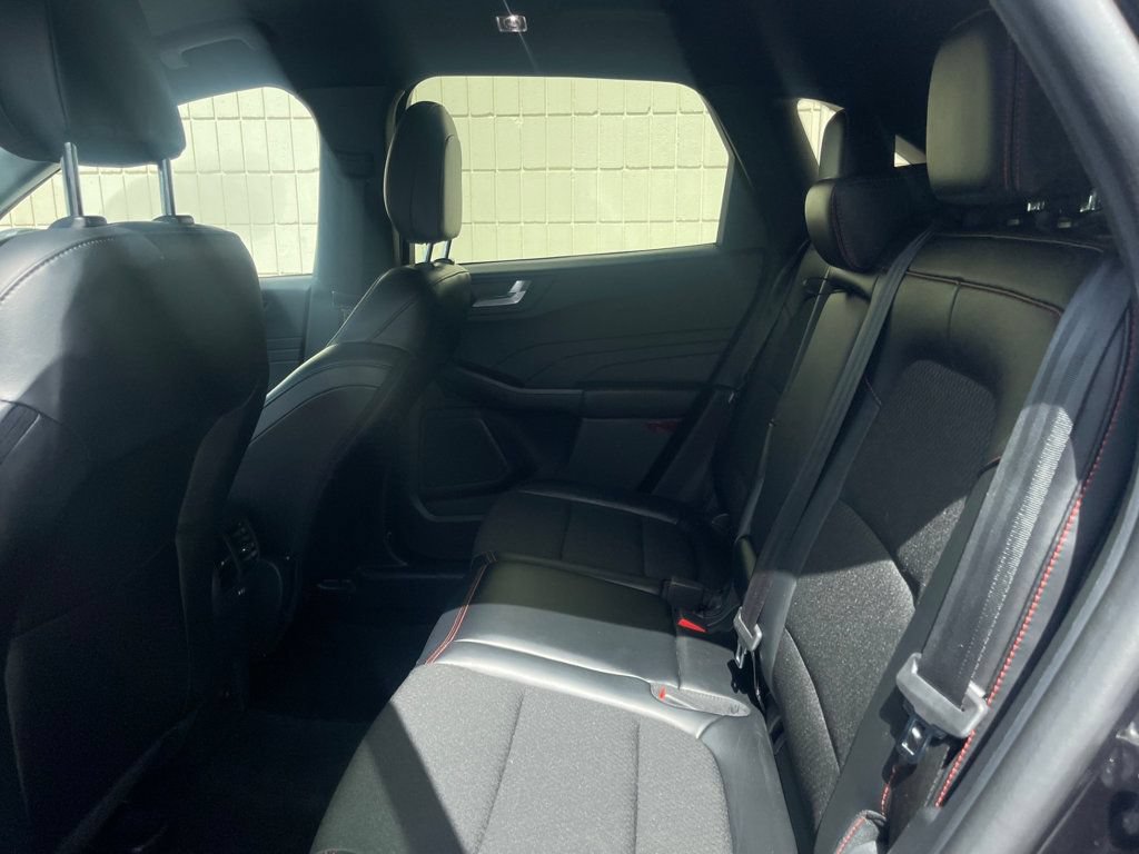 Used 2025 Ford Escape ST-Line AWD/4WD image 11