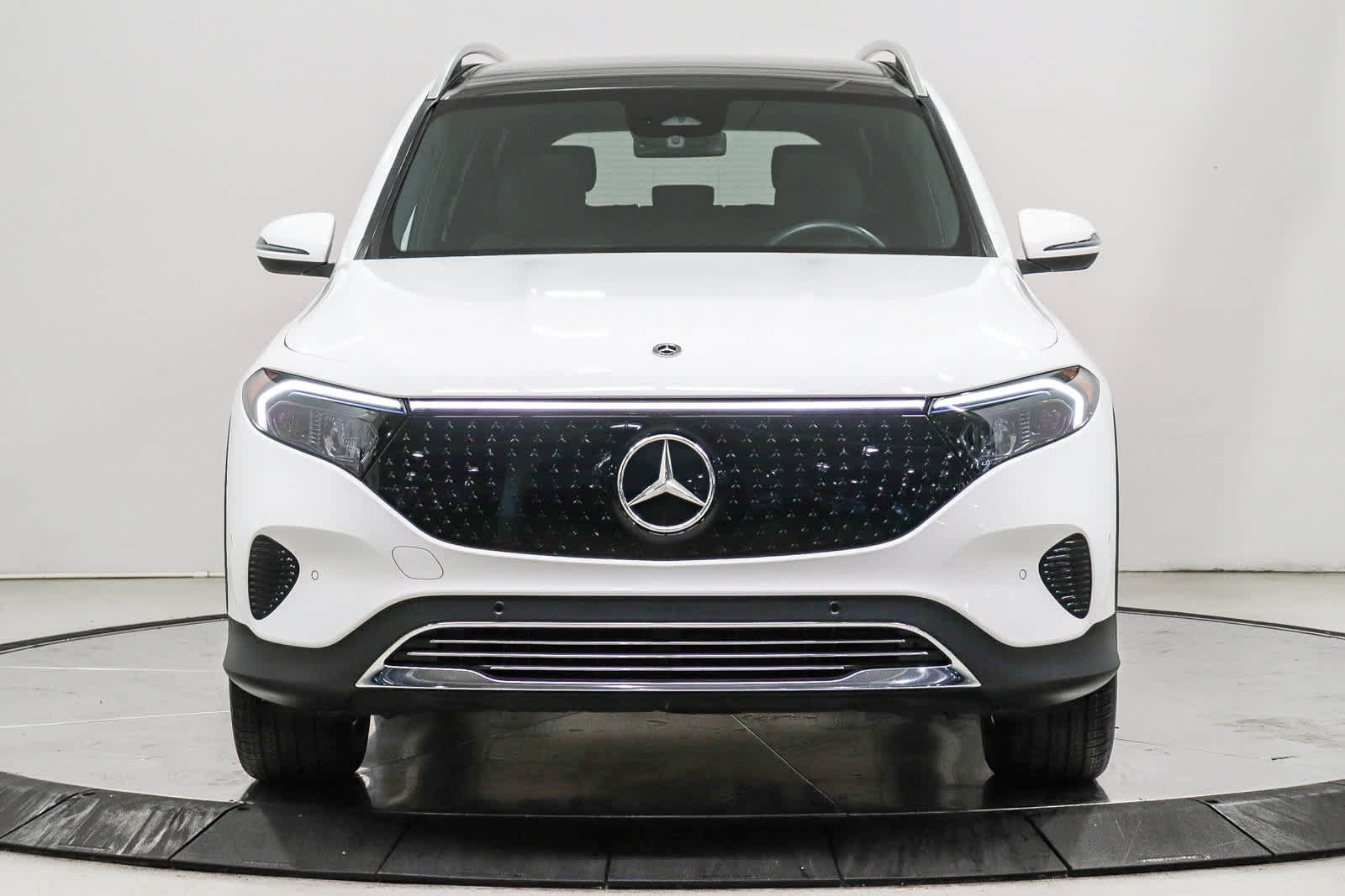 Used 2024 Mercedes-Benz EQB 250+ image 2