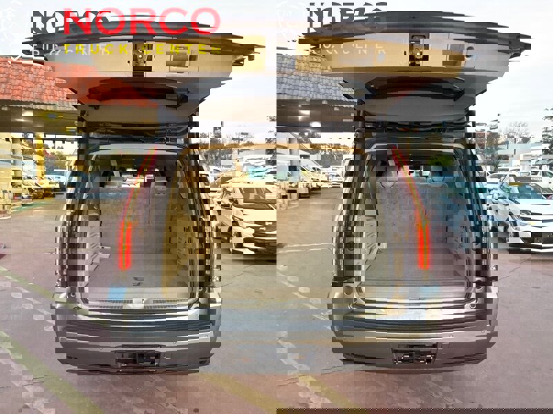 Used 2019 Cadillac Escalade ESV Luxury image 11