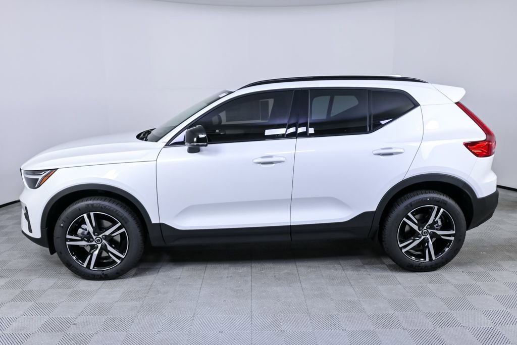 New 2026 Volvo XC40 B5 Core image 2