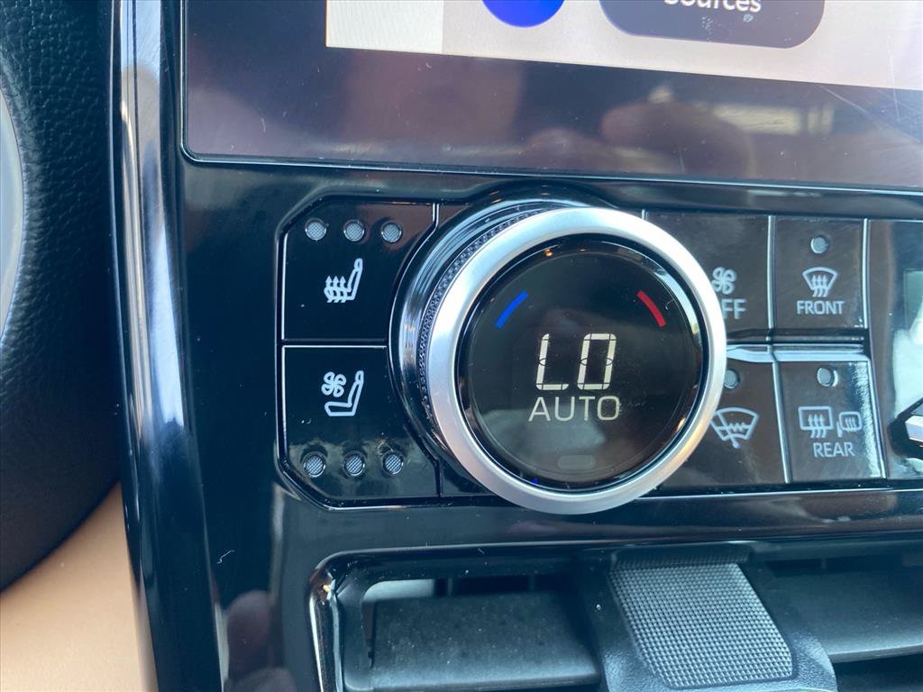Used 2024 Toyota Highlander Platinum AWD/4WD image 15