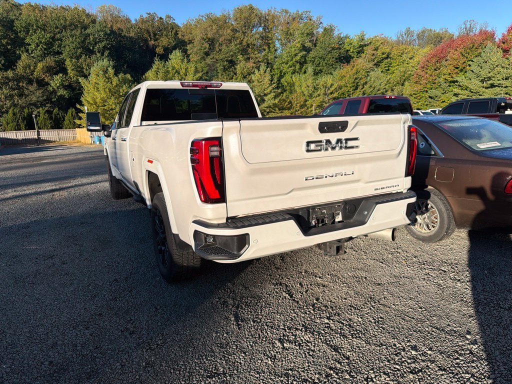 Used 2024 GMC Sierra 3500 Denali Ultimate AWD/4WD image 5