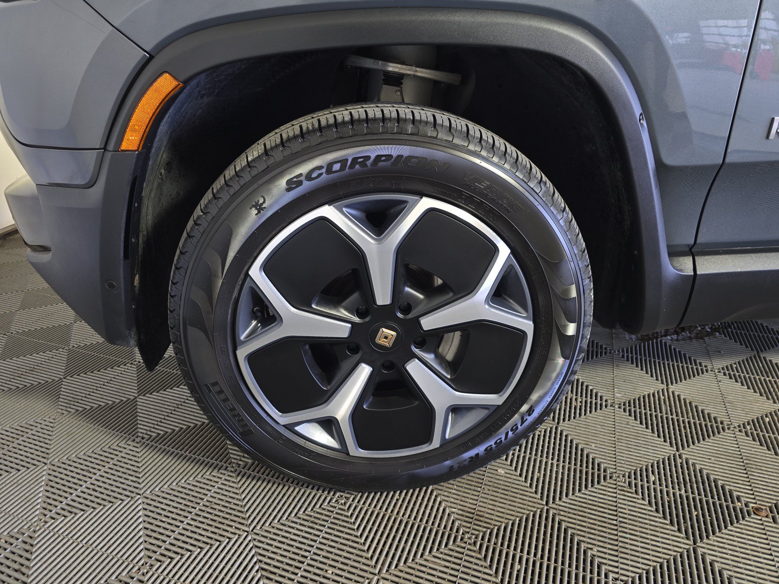 Used 2023 Rivian R1T Adventure AWD/4WD image 9