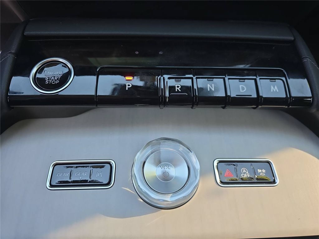 New 2027 Lincoln Navigator L Premier RWD image 20