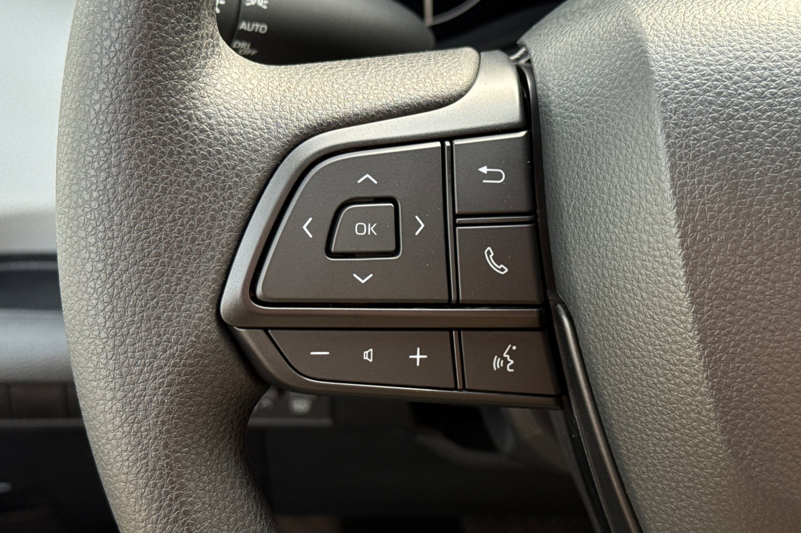 New 2026 Toyota Sienna LE FWD image 30