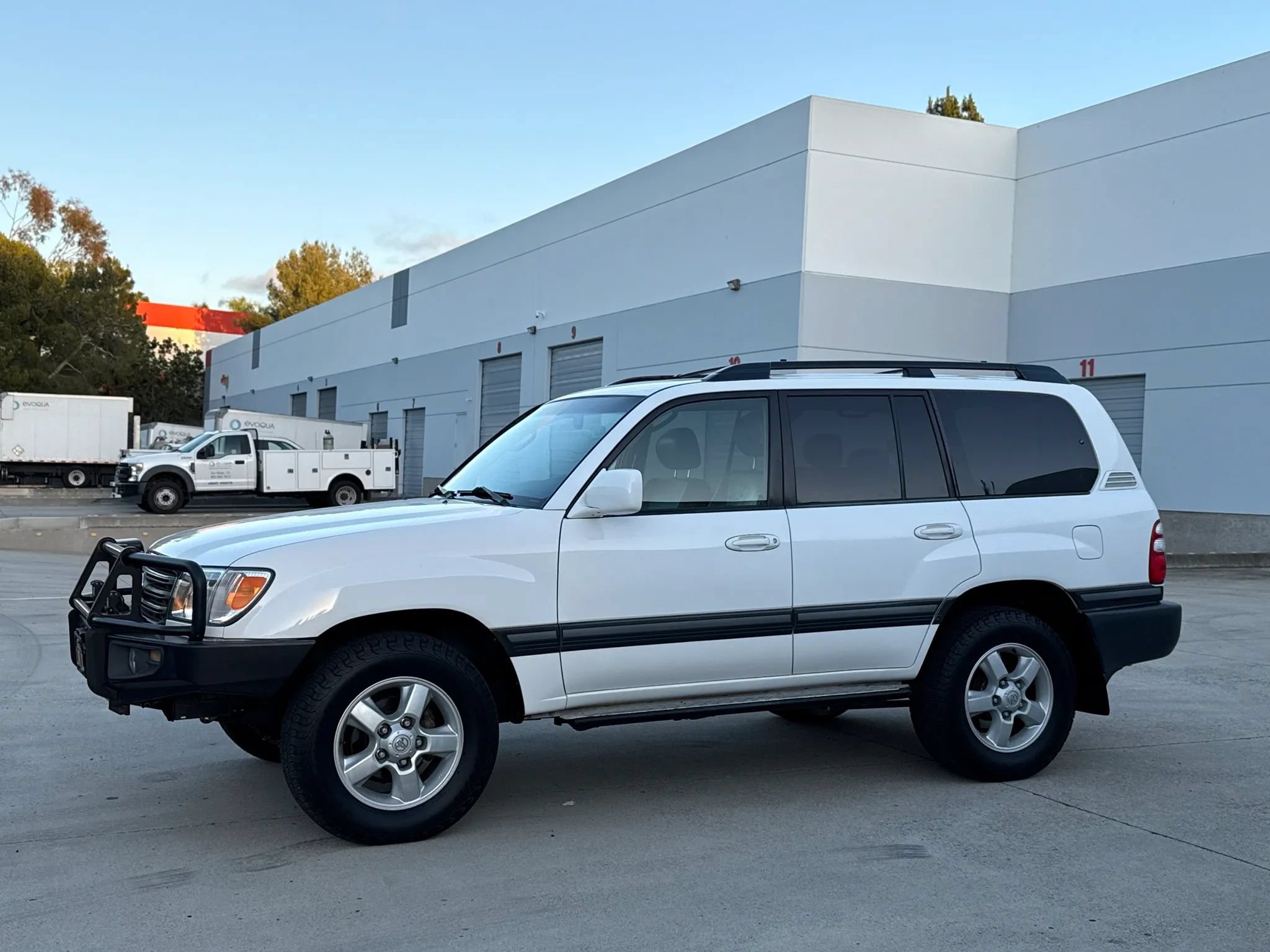 Used 2005 Toyota Land Cruiser w/ Convenience Pkg AWD/4WD image 10