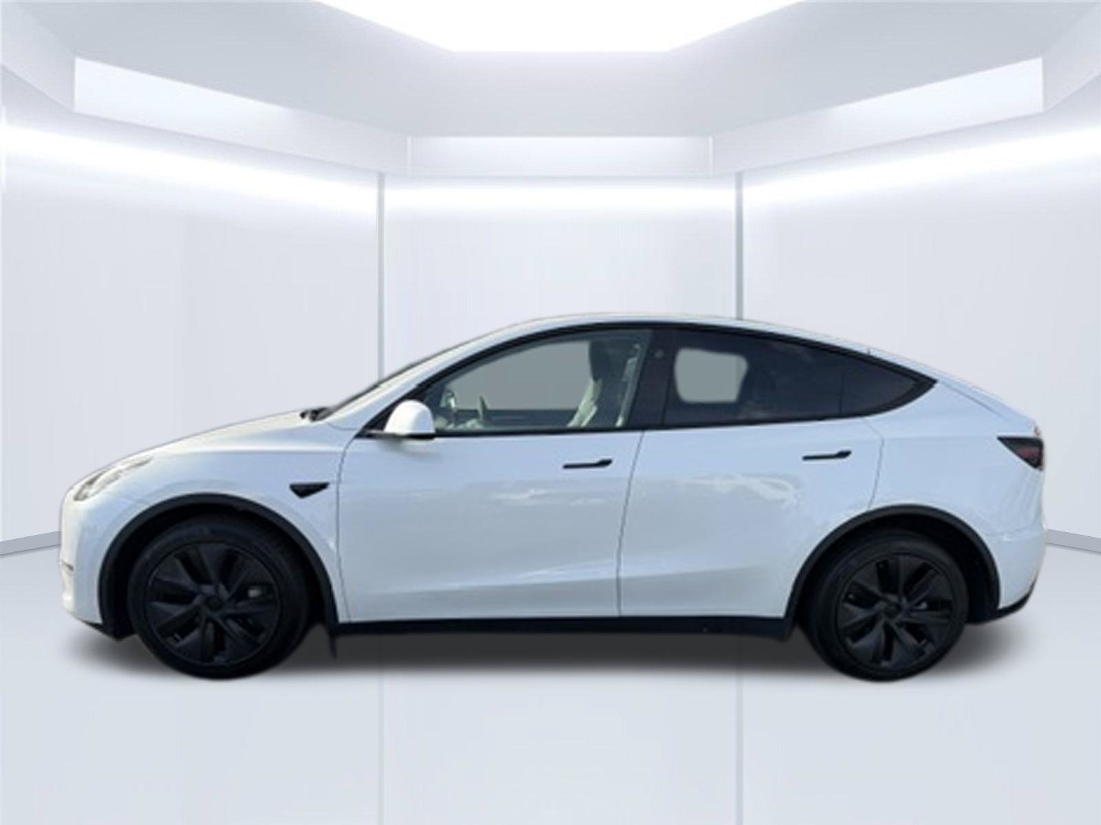 Used 2024 Tesla Model Y Long Range AWD/4WD image 8