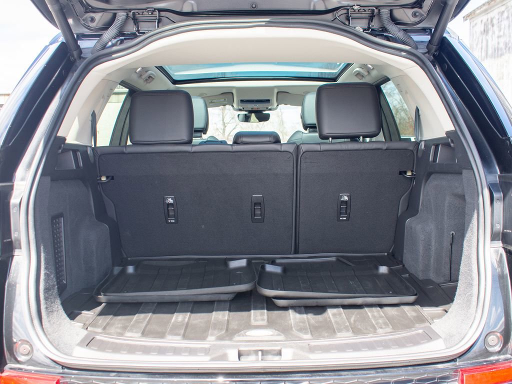 Used 2025 Land Rover Discovery Sport S image 38