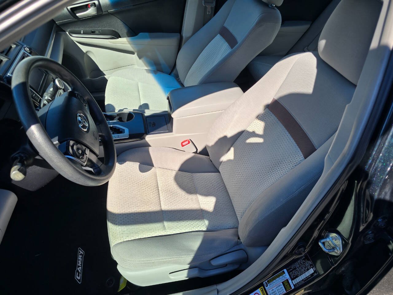 Used 2013 Toyota Camry LE FWD image 11