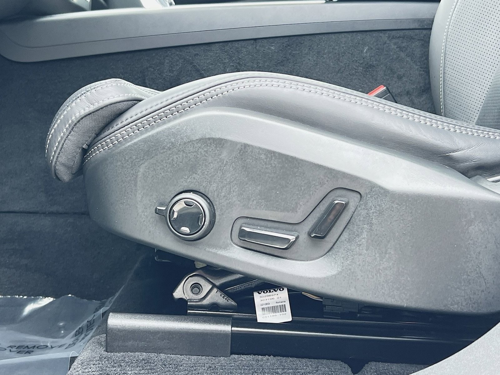 Certified 2023 Volvo XC60 B5 Ultimate image 14