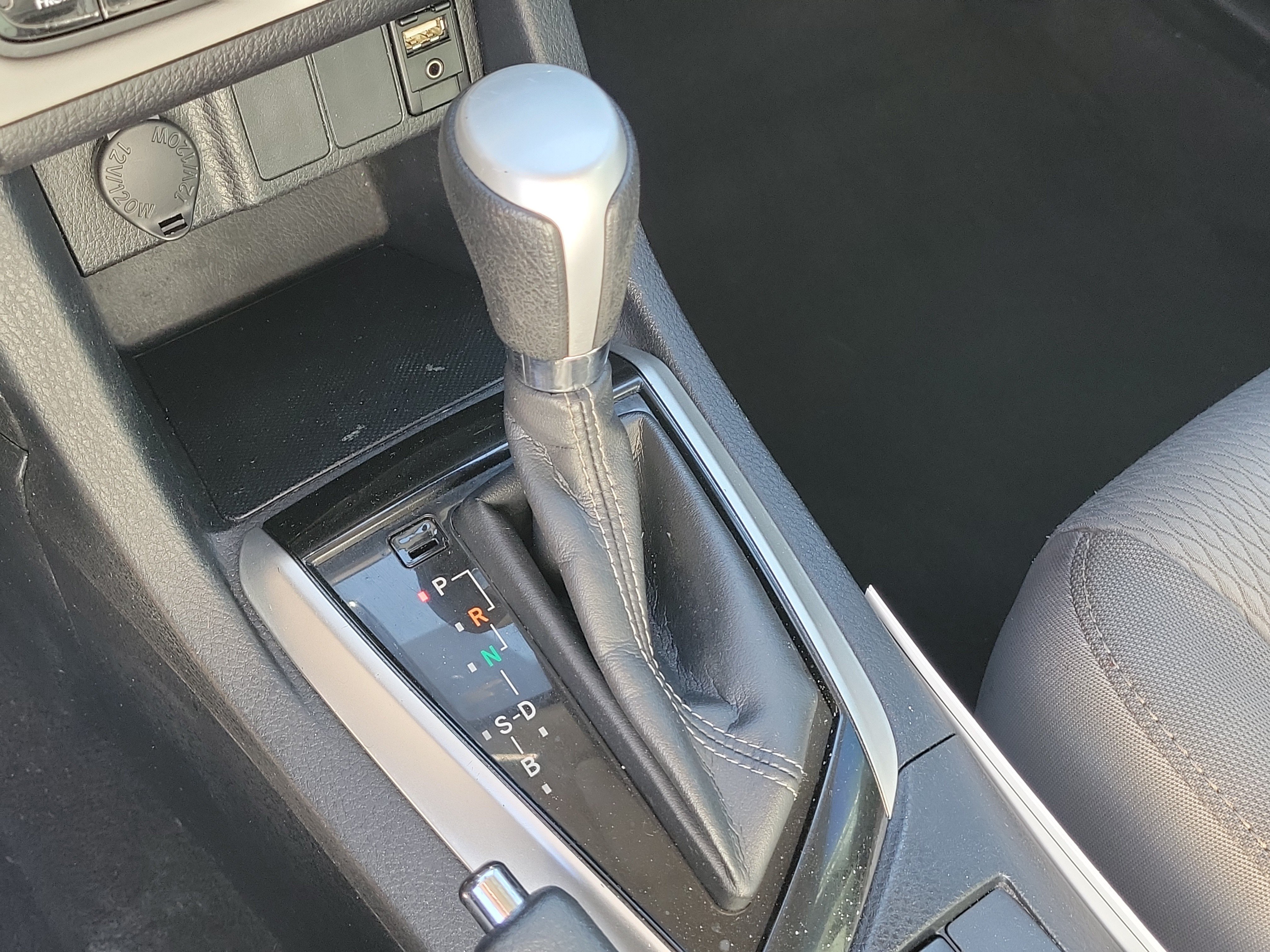 Used 2017 Toyota Corolla LE w/ Carpet Mat Package (TMS) FWD image 28
