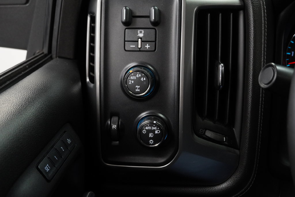 Used 2016 Chevrolet Silverado 1500 LTZ Z71 w/ LTZ Plus Package AWD/4WD image 31