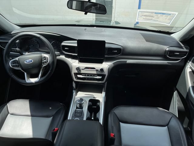Used 2024 Ford Explorer XLT w/ Equipment Group 202A AWD/4WD image 36