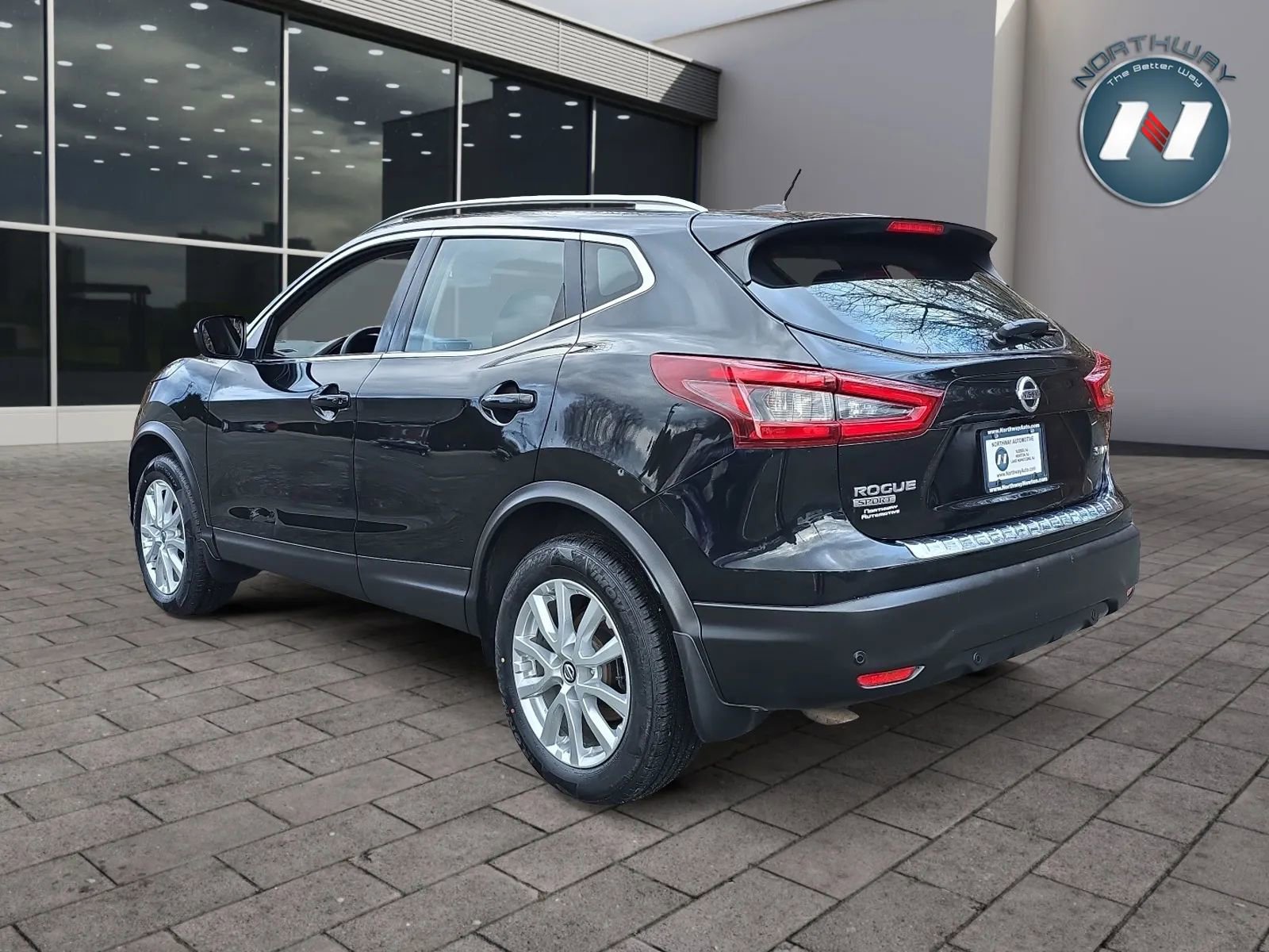Used 2020 Nissan Rogue Sport SV image 3