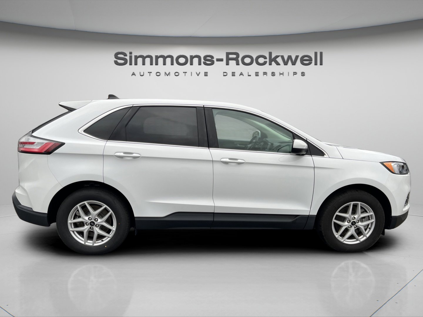 Used 2024 Ford Edge SEL image 8