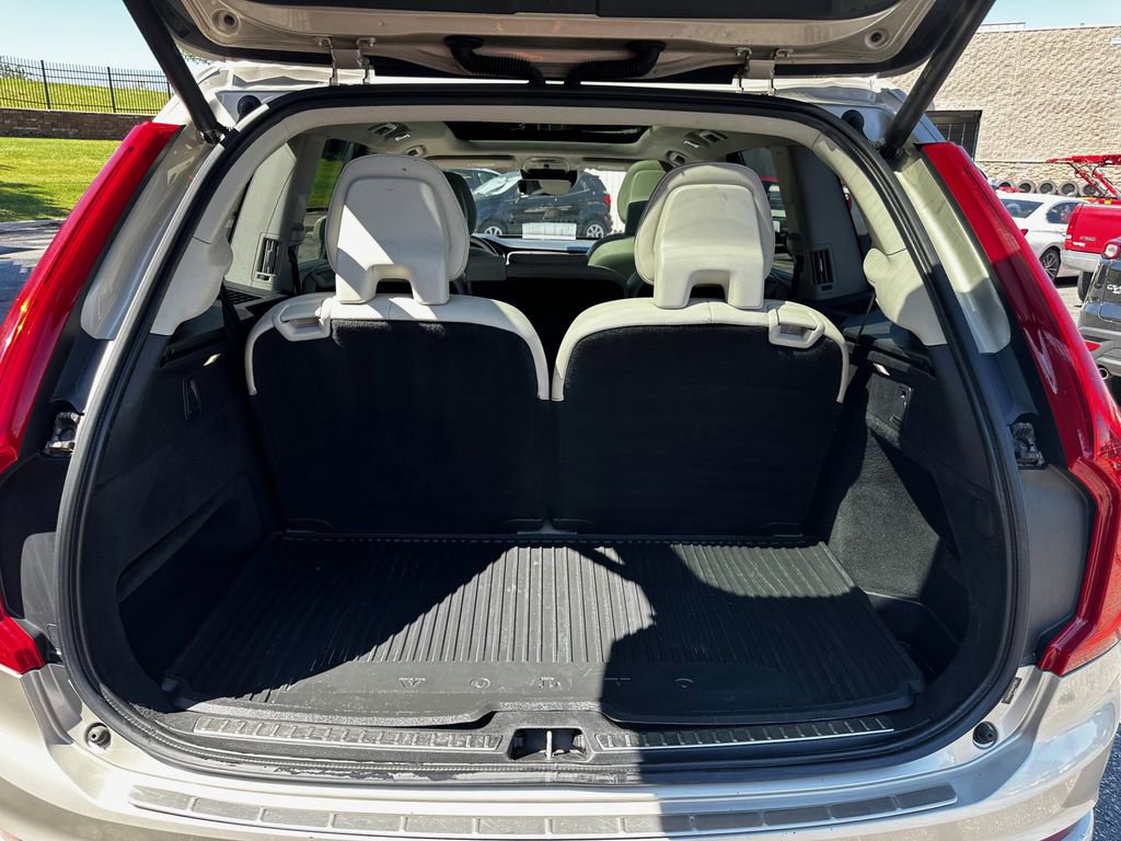 Used 2016 Volvo XC90 T6 Momentum w/ Momentum Plus Package image 17