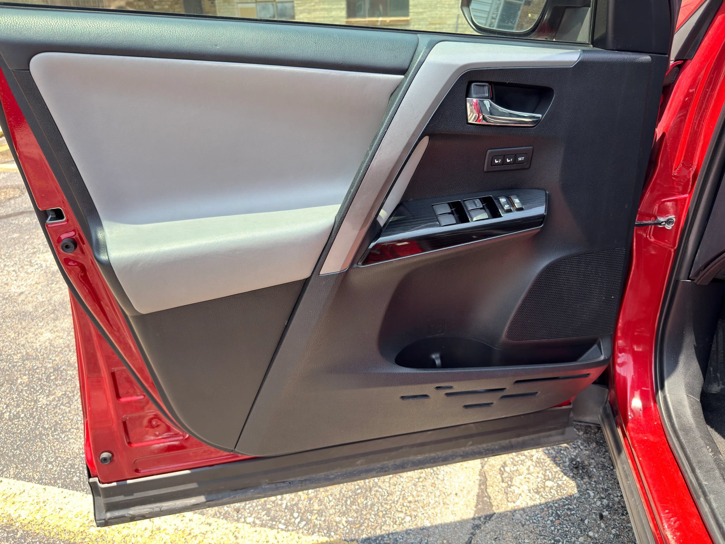 Used 2017 Toyota RAV4 Limited w/ Advanced Technology Package FWD image 30
