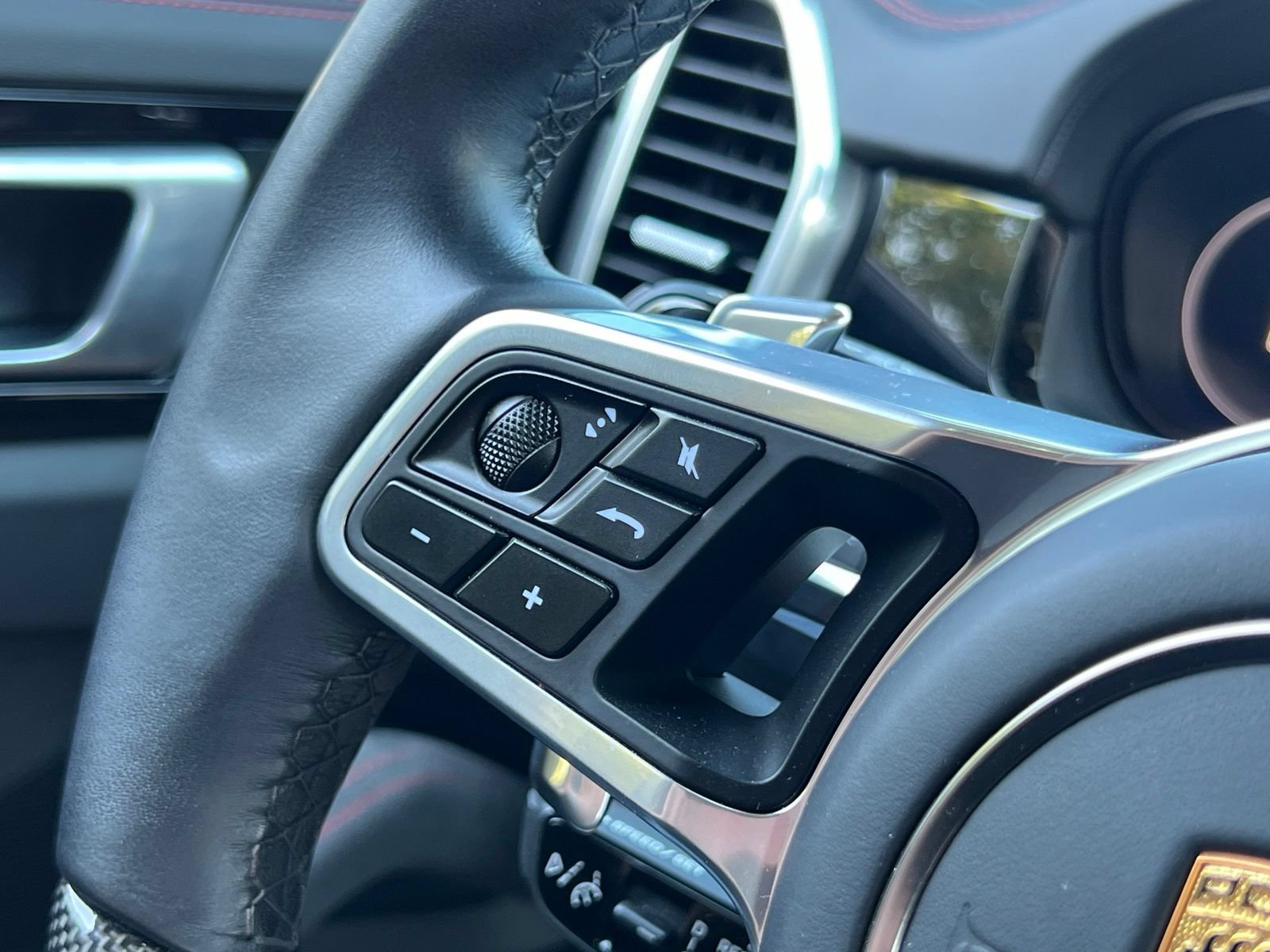 Certified 2023 Porsche Cayenne GTS AWD/4WD image 24