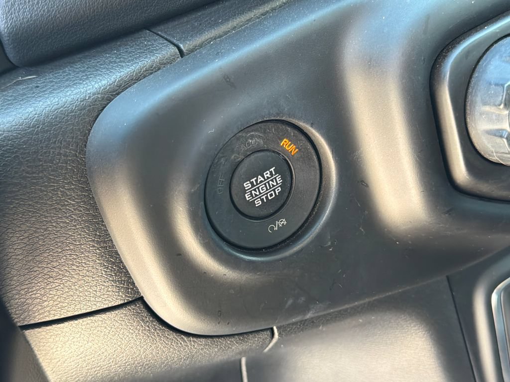 Used 2023 Jeep Wrangler Unlimited Sahara AWD/4WD image 30