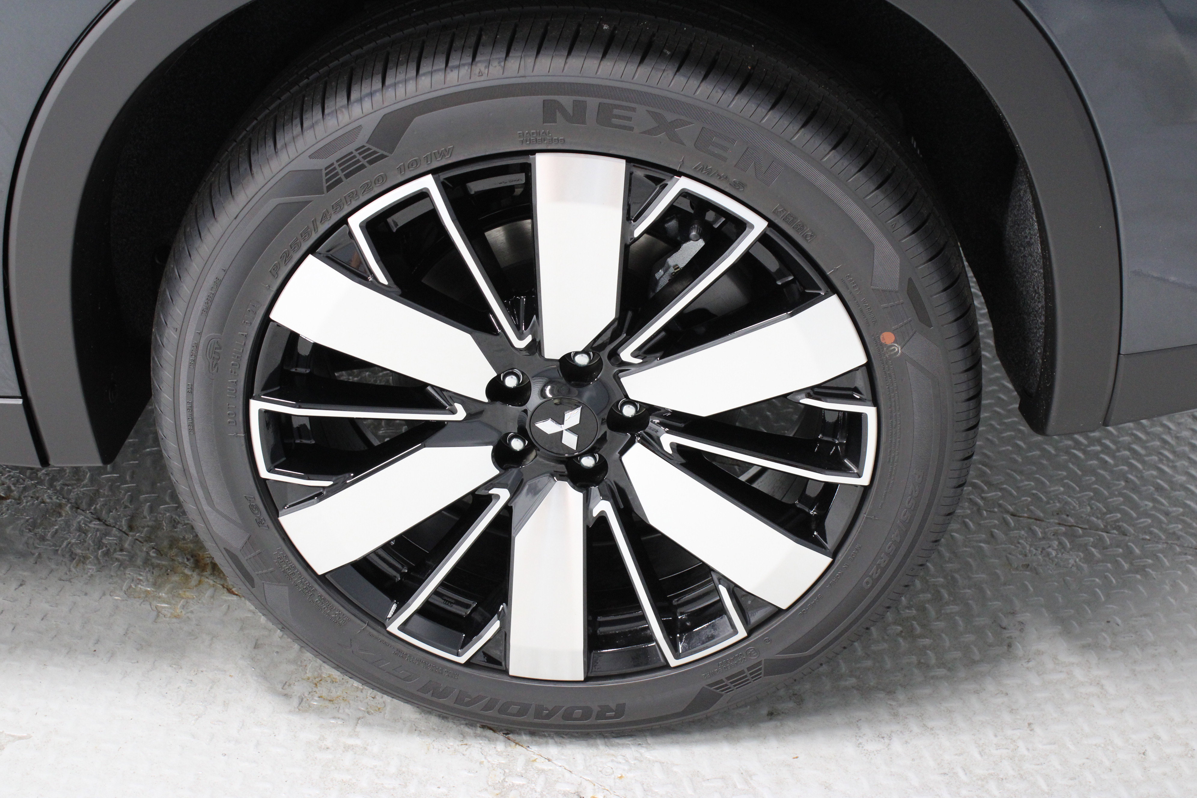 New 2025 Mitsubishi Outlander SE image 38
