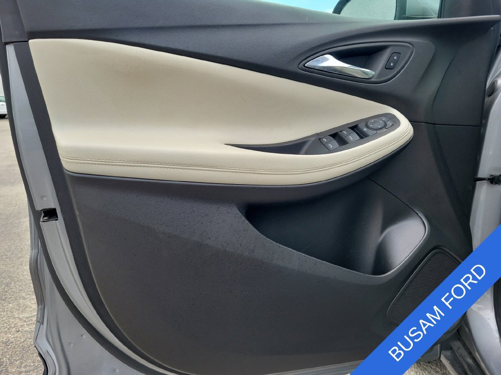 Used 2023 Buick Encore GX Preferred w/ Cold Weather Comfort Package FWD image 11