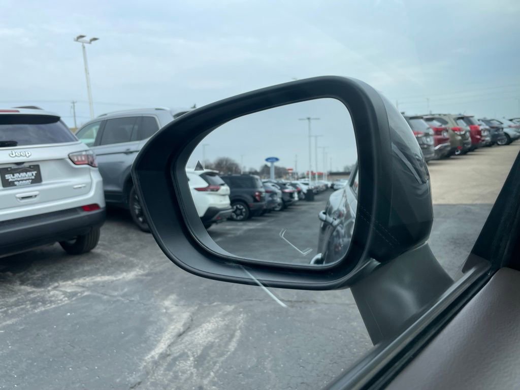 Used 2023 Nissan Rogue SV image 39