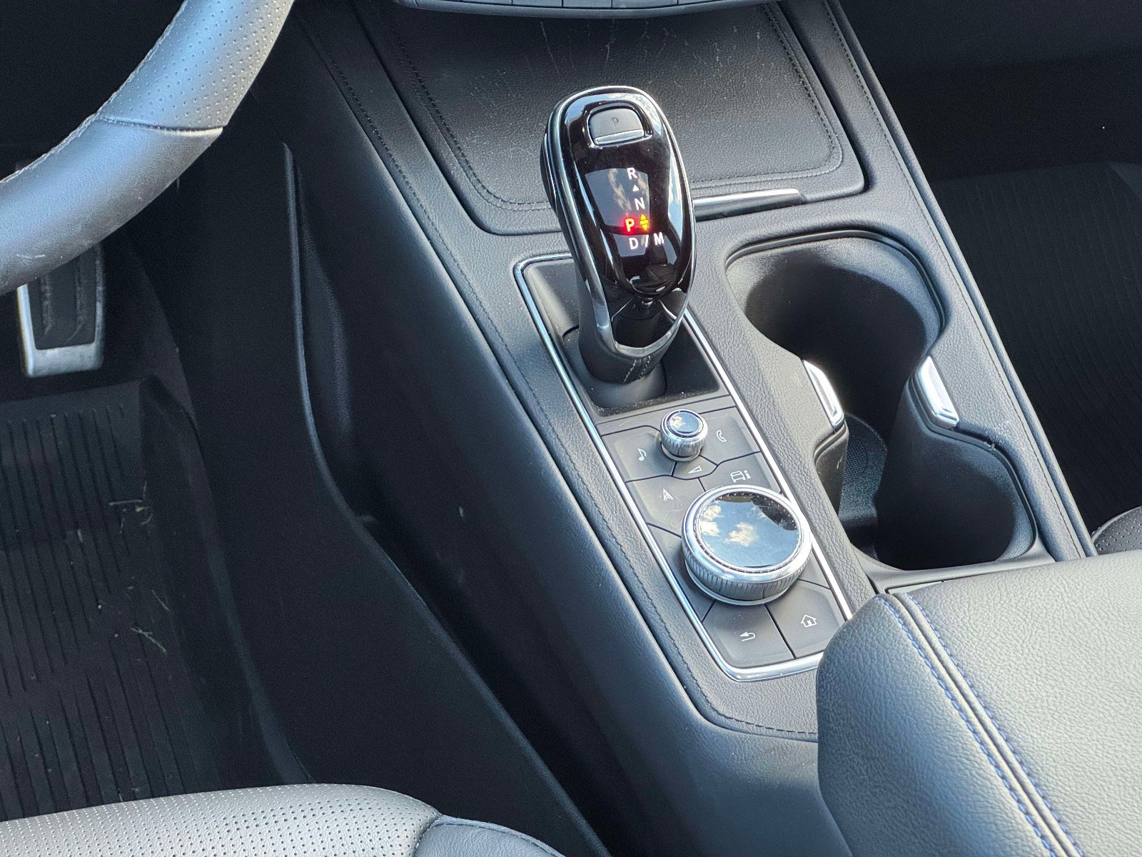 Certified 2025 Cadillac XT4 Sport AWD/4WD image 5