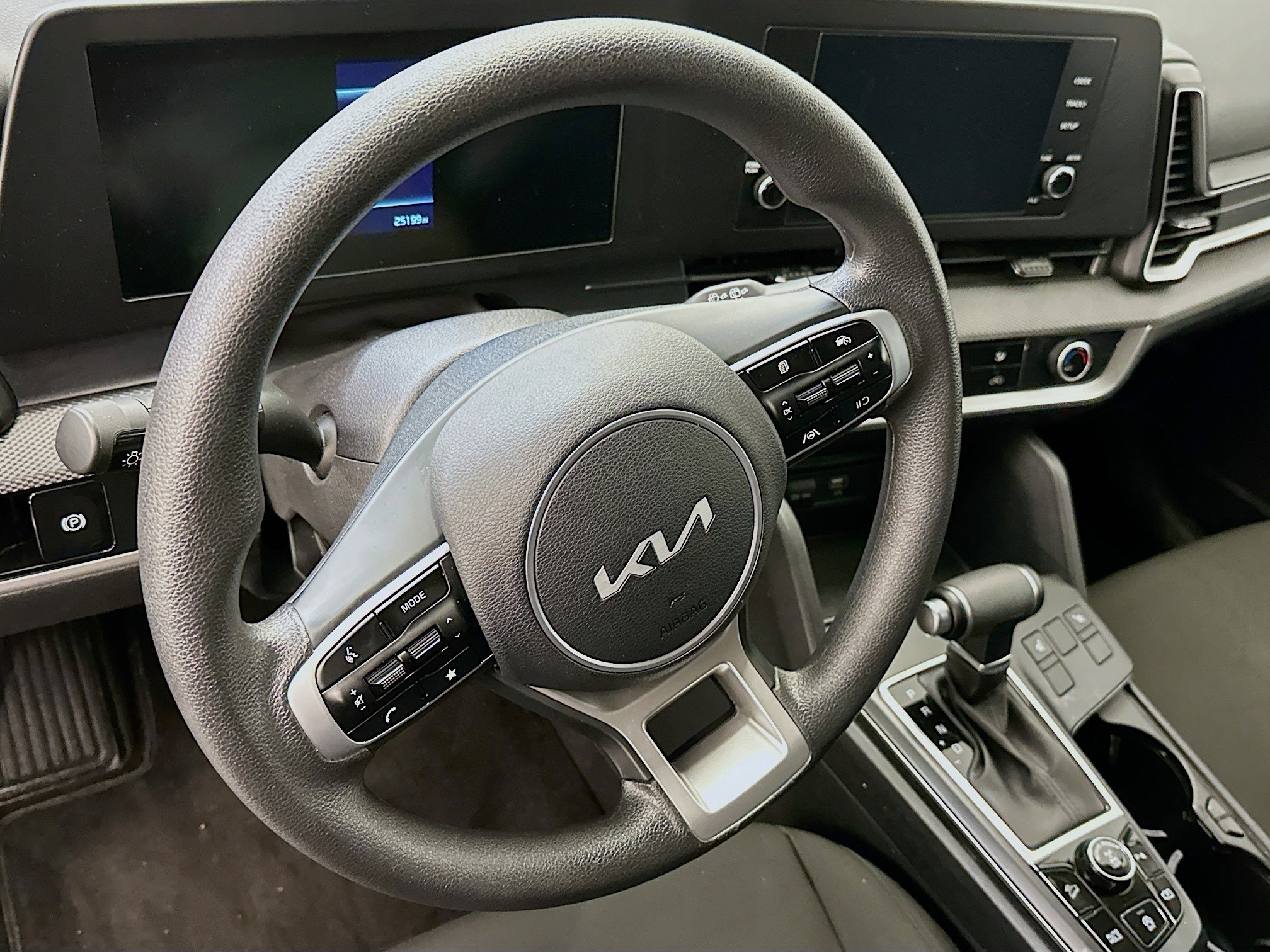 Used 2025 Kia Sportage LX image 18