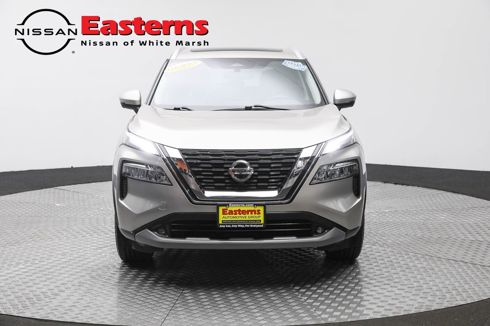 Used 2021 Nissan Rogue SL image 2