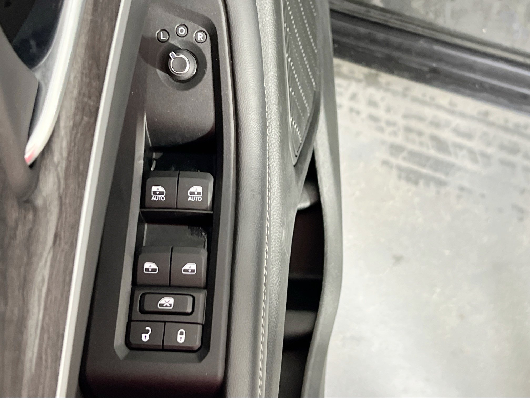 Used 2023 Jeep Grand Cherokee Limited AWD/4WD image 18