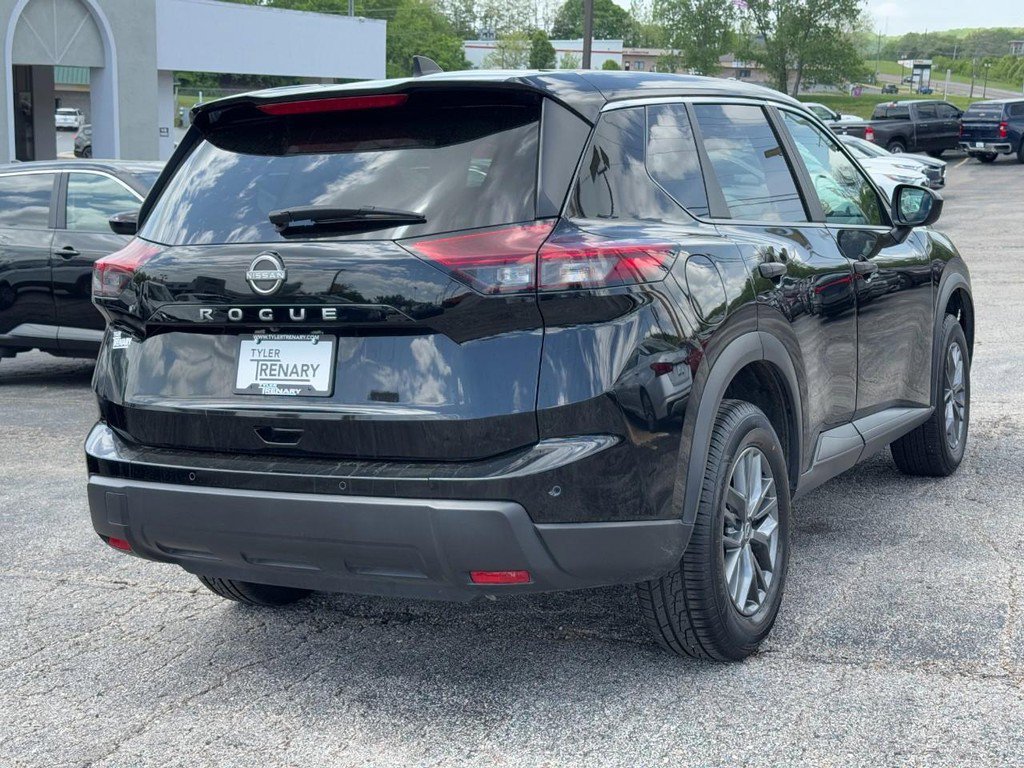 Used 2024 Nissan Rogue S FWD image 4